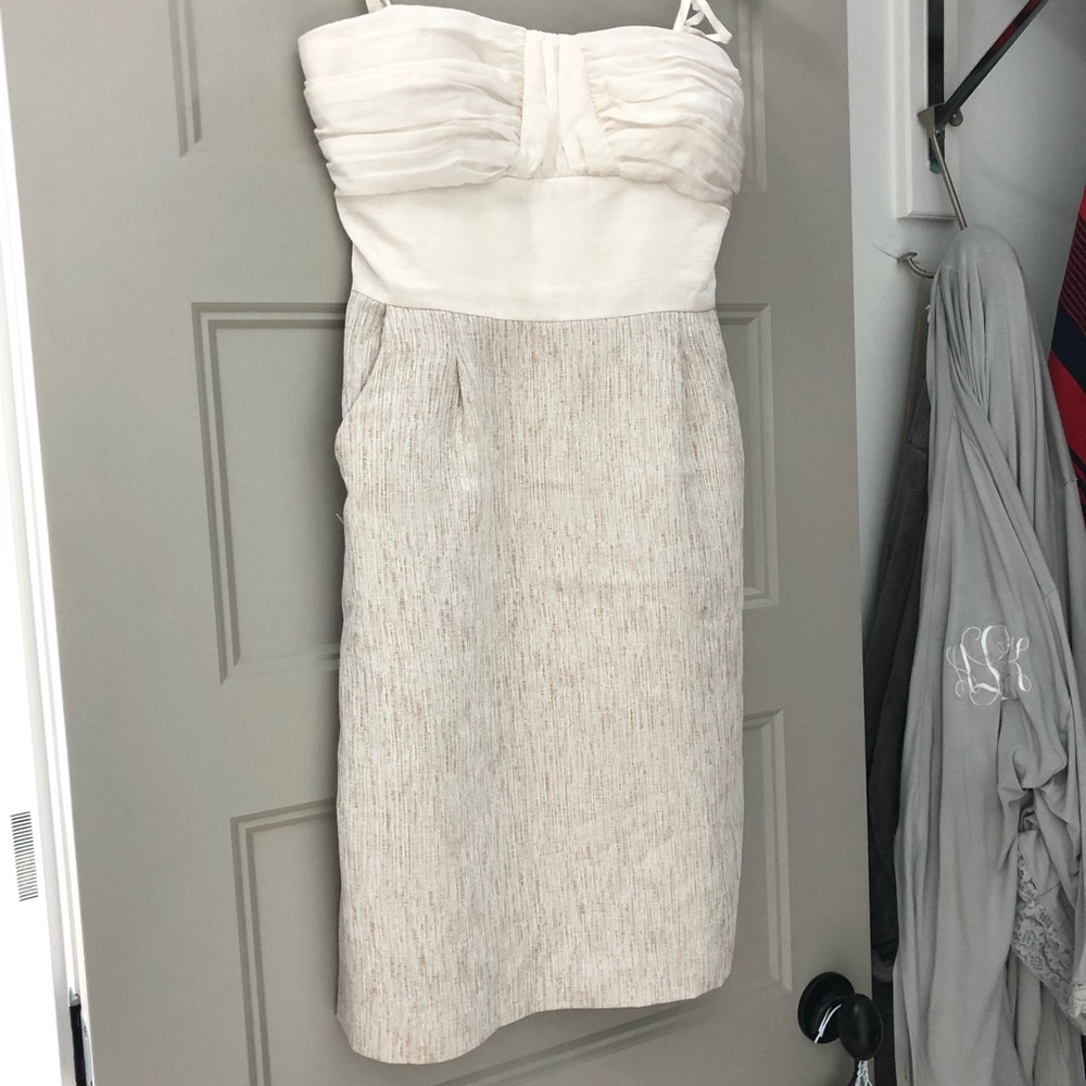 Very flattering Vince Camuto dress w/ pockets